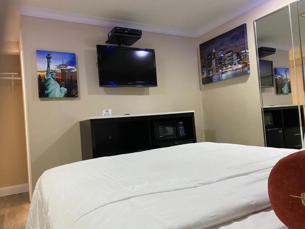 Relax Inn North Babylon ภายนอก รูปภาพ